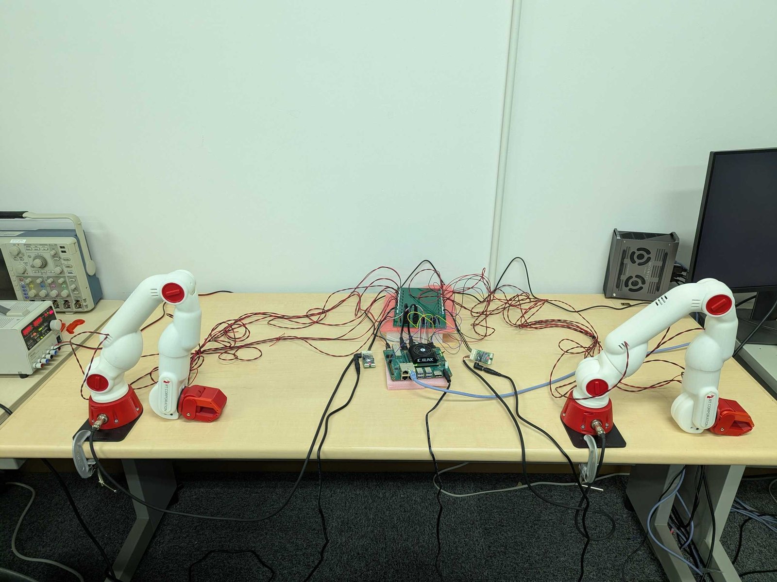 Bilateral control setup with an FPGA and two pairs of robot arms